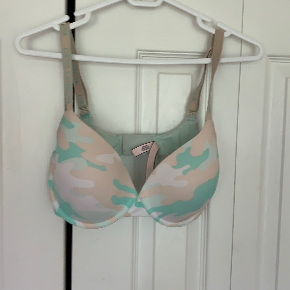 Victoria secret lightly lined t shirt bras,34D